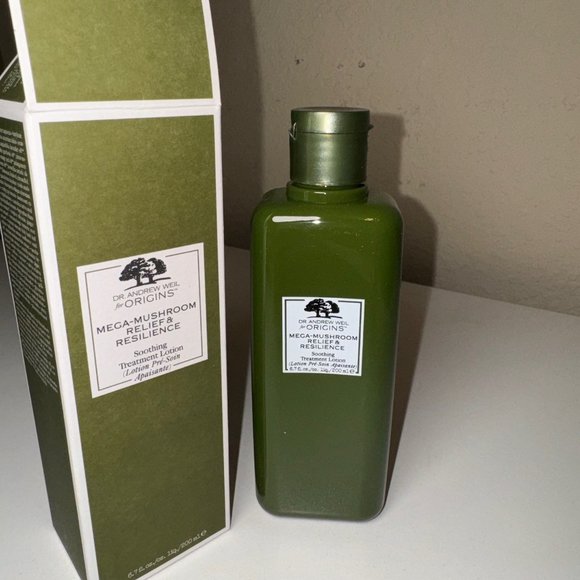 Origins Mega Mushroom Relief & Resilience Soothing Treatment Lotion 6.7 oz/200ml - Picture 3 of 10